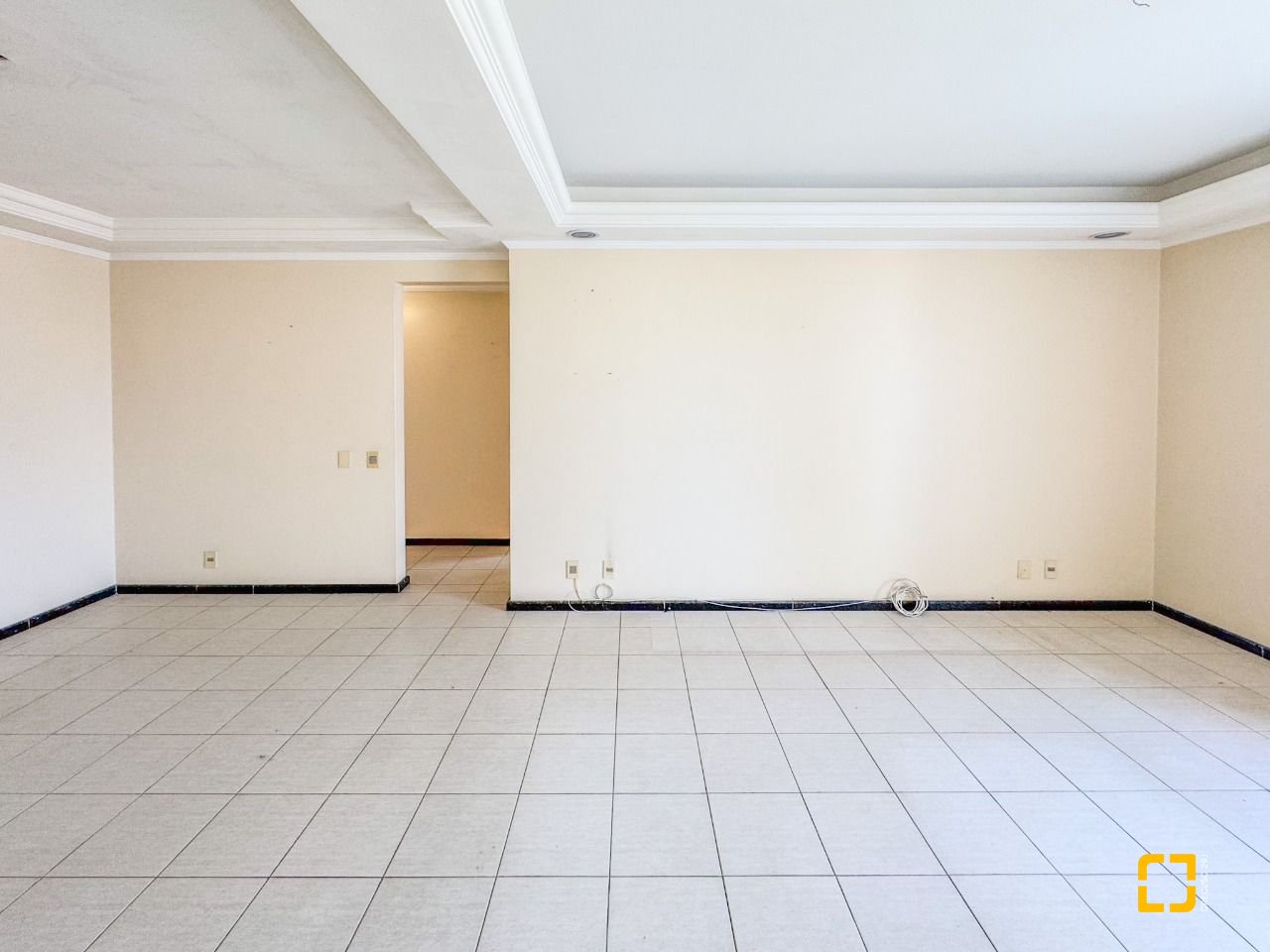 Apartamento com 113m², 4 quartos (sendo 1 suíte), 2 garagens, no bairro Centro em Florianópolis