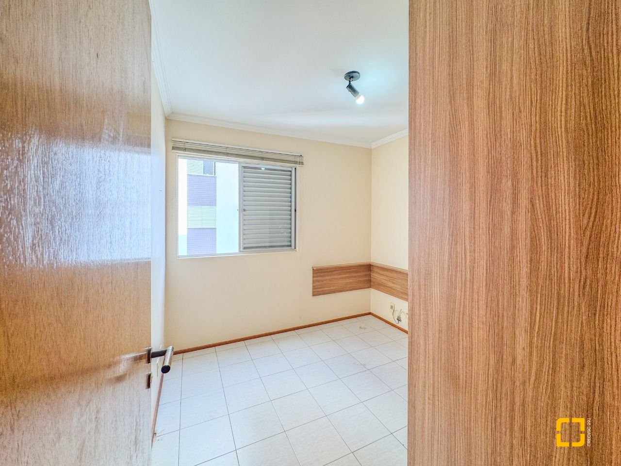 Apartamento com 113m², 4 quartos (sendo 1 suíte), 2 garagens, no bairro Centro em Florianópolis