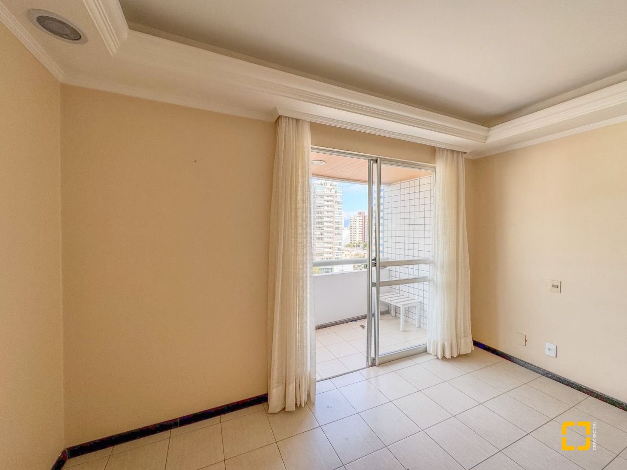 Apartamento com 113m², 4 quartos (sendo 1 suíte), 2 garagens, no bairro Centro em Florianópolis