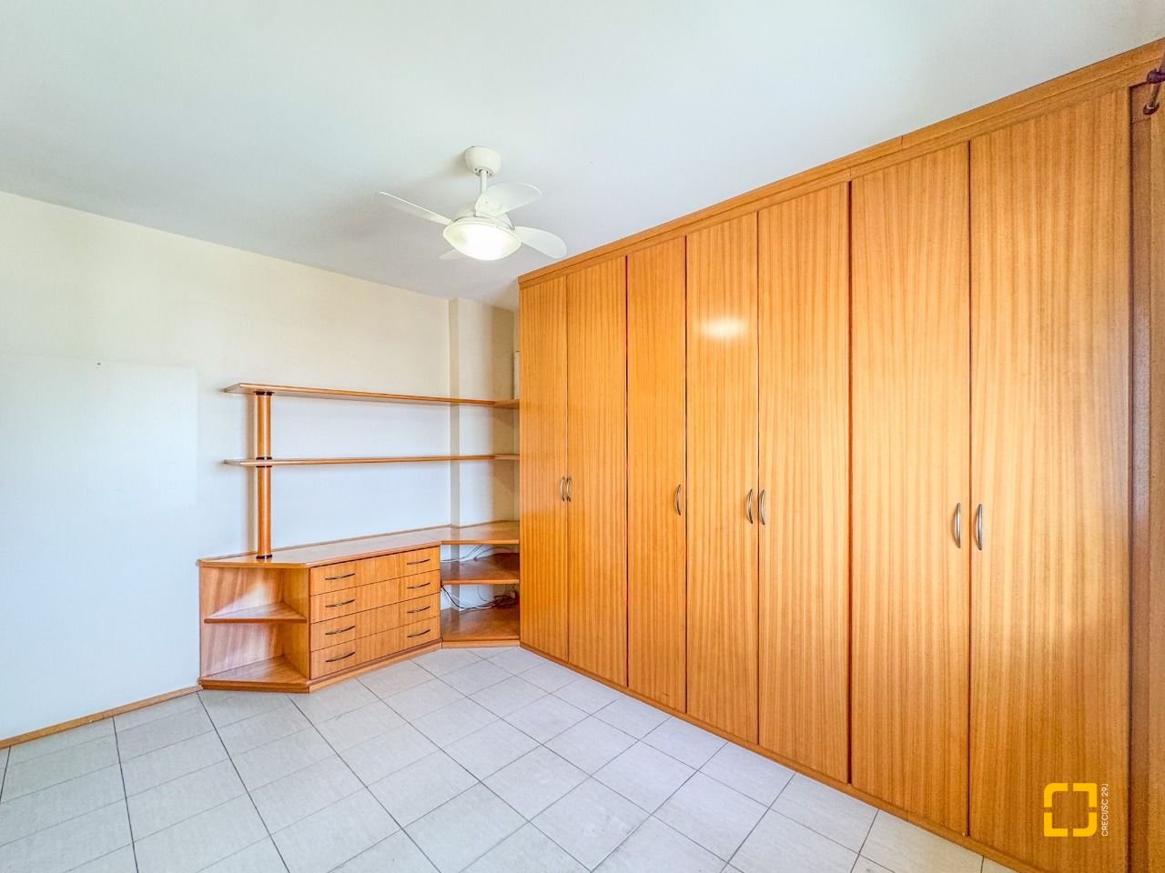Apartamento com 113m², 4 quartos (sendo 1 suíte), 2 garagens, no bairro Centro em Florianópolis