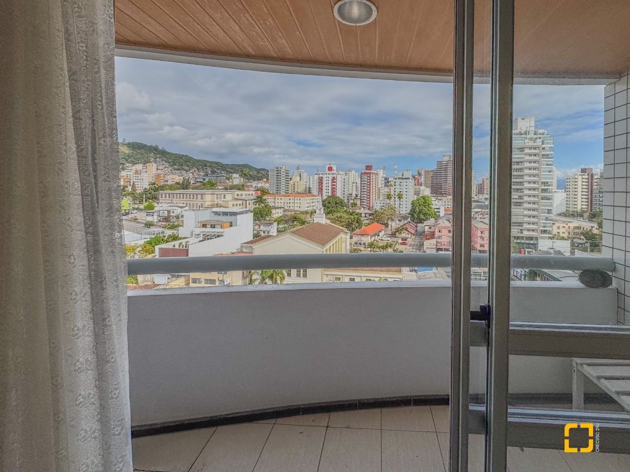 Apartamento com 113m², 3 quartos (sendo 1 suíte), 2 garagens, no bairro Centro em Florianópolis
