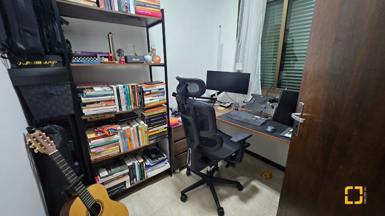 Apartamento com 130m², 4 quartos (sendo 1 suíte), 2 garagens, no bairro Coqueiros em Florianópolis