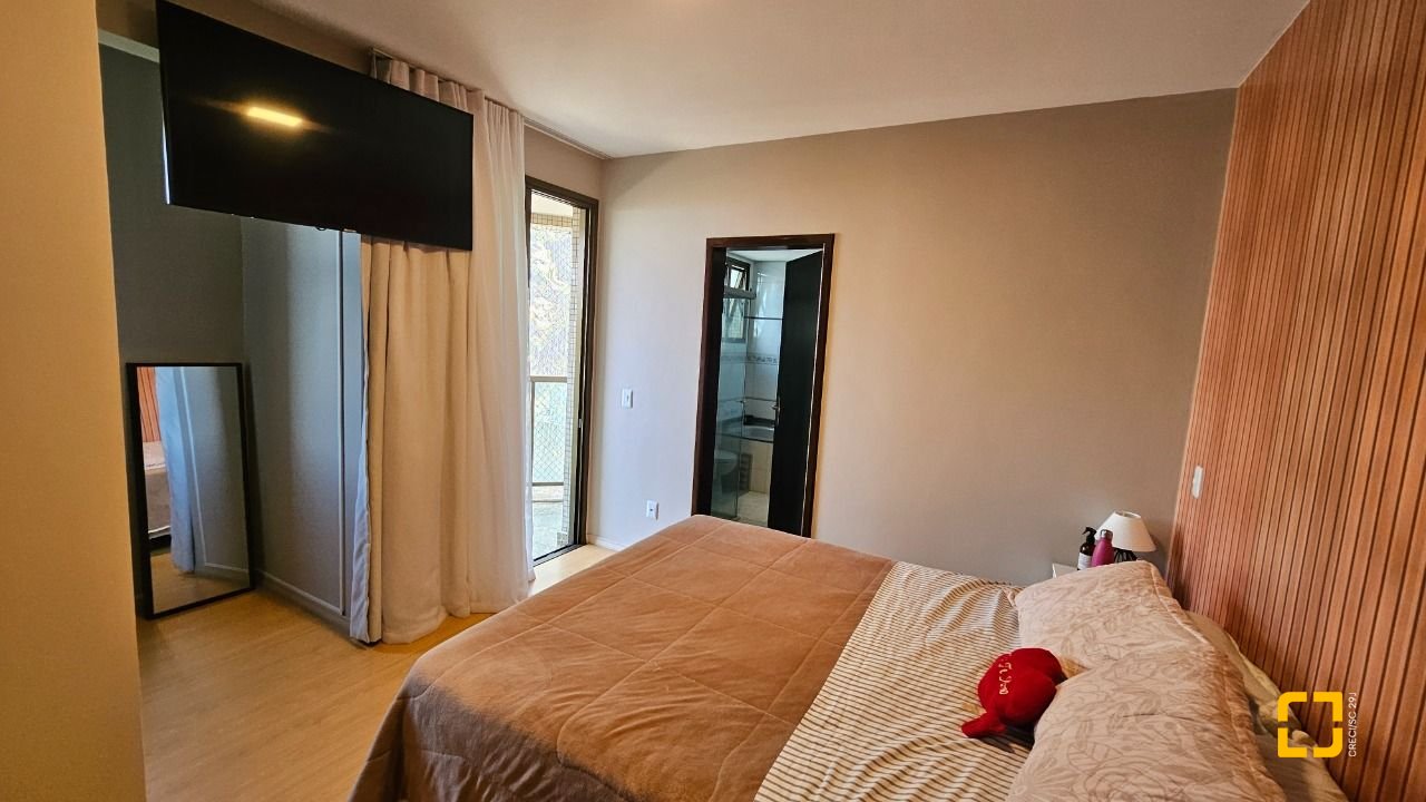 Apartamento com 130m², 4 quartos (sendo 1 suíte), 2 garagens, no bairro Coqueiros em Florianópolis