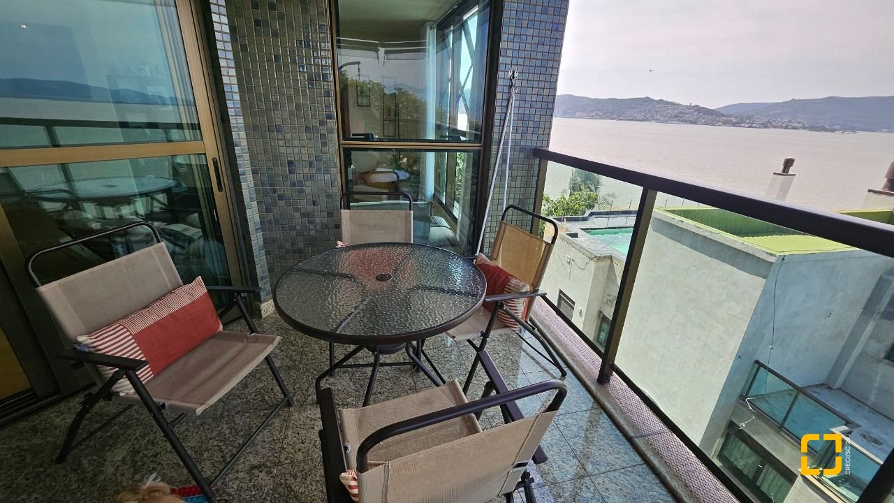 Apartamento com 130m², 4 quartos (sendo 1 suíte), 2 garagens, no bairro Coqueiros em Florianópolis