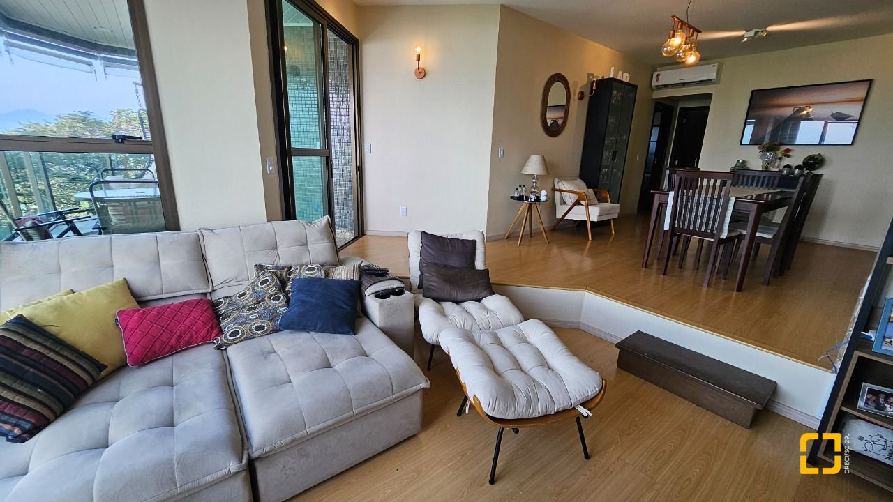 Apartamento com 130m², 4 quartos (sendo 1 suíte), 2 garagens, no bairro Coqueiros em Florianópolis