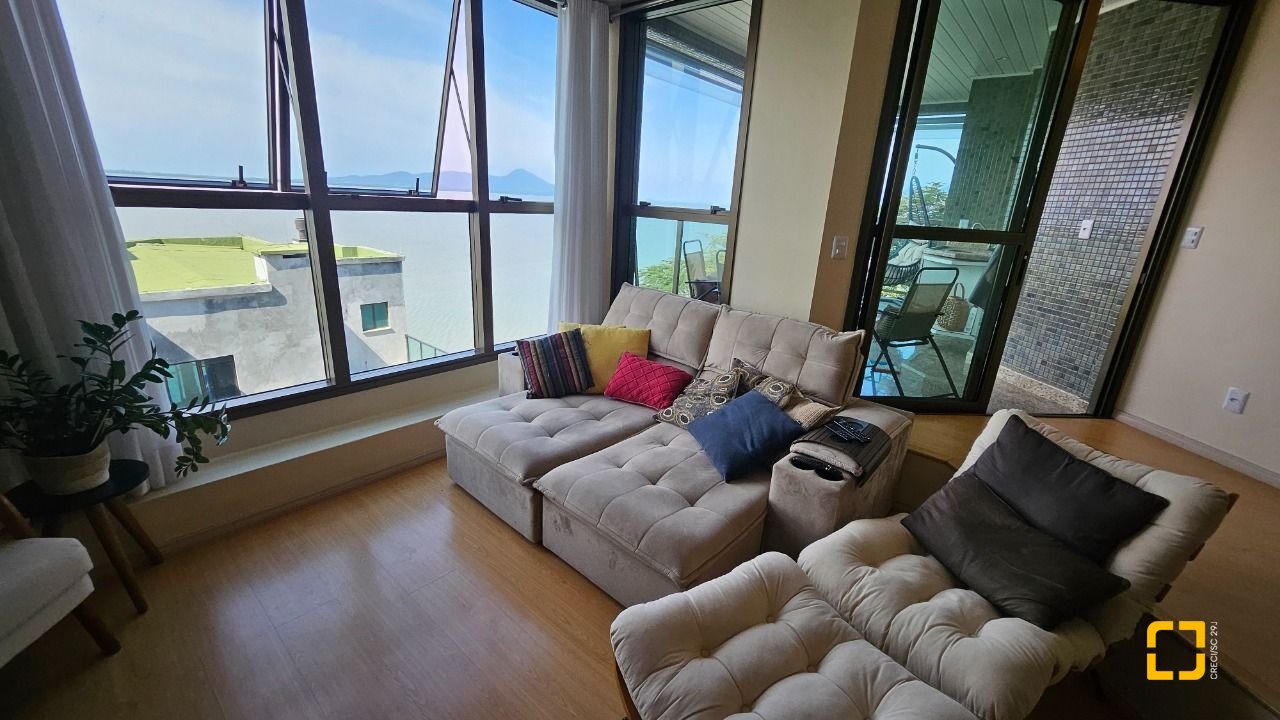 Apartamento com 130m², 4 quartos (sendo 1 suíte), 2 garagens, no bairro Coqueiros em Florianópolis