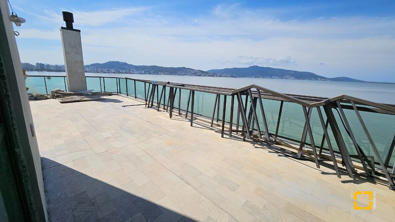 Apartamento com 130m², 4 quartos (sendo 1 suíte), 2 garagens, no bairro Coqueiros em Florianópolis