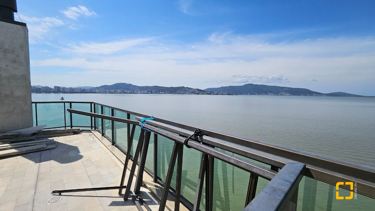 Apartamento com 130m², 4 quartos (sendo 1 suíte), 2 garagens, no bairro Coqueiros em Florianópolis