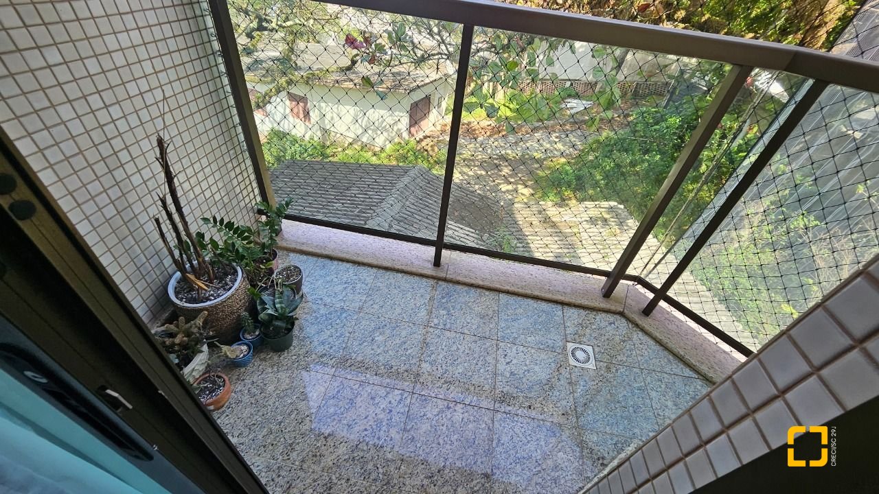 Apartamento com 130m², 4 quartos (sendo 1 suíte), 2 garagens, no bairro Coqueiros em Florianópolis