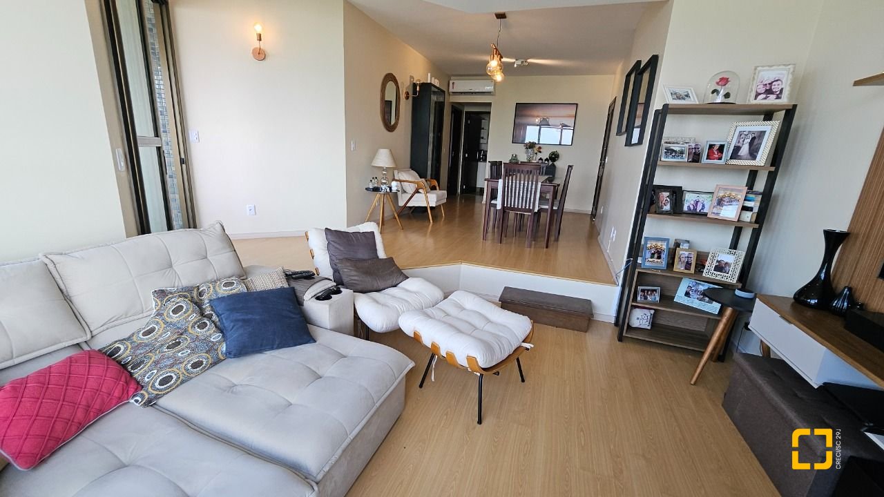 Apartamento com 130m², 4 quartos (sendo 1 suíte), 2 garagens, no bairro Coqueiros em Florianópolis