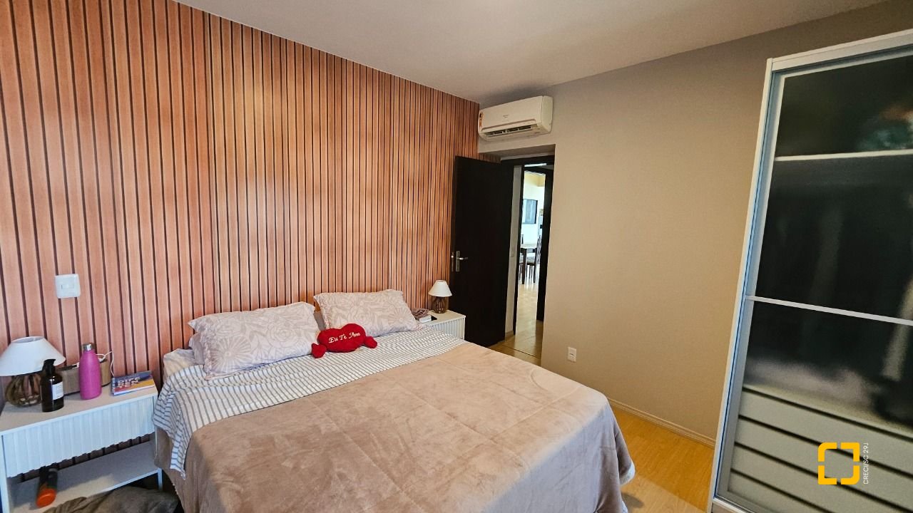 Apartamento com 130m², 4 quartos (sendo 1 suíte), 2 garagens, no bairro Coqueiros em Florianópolis