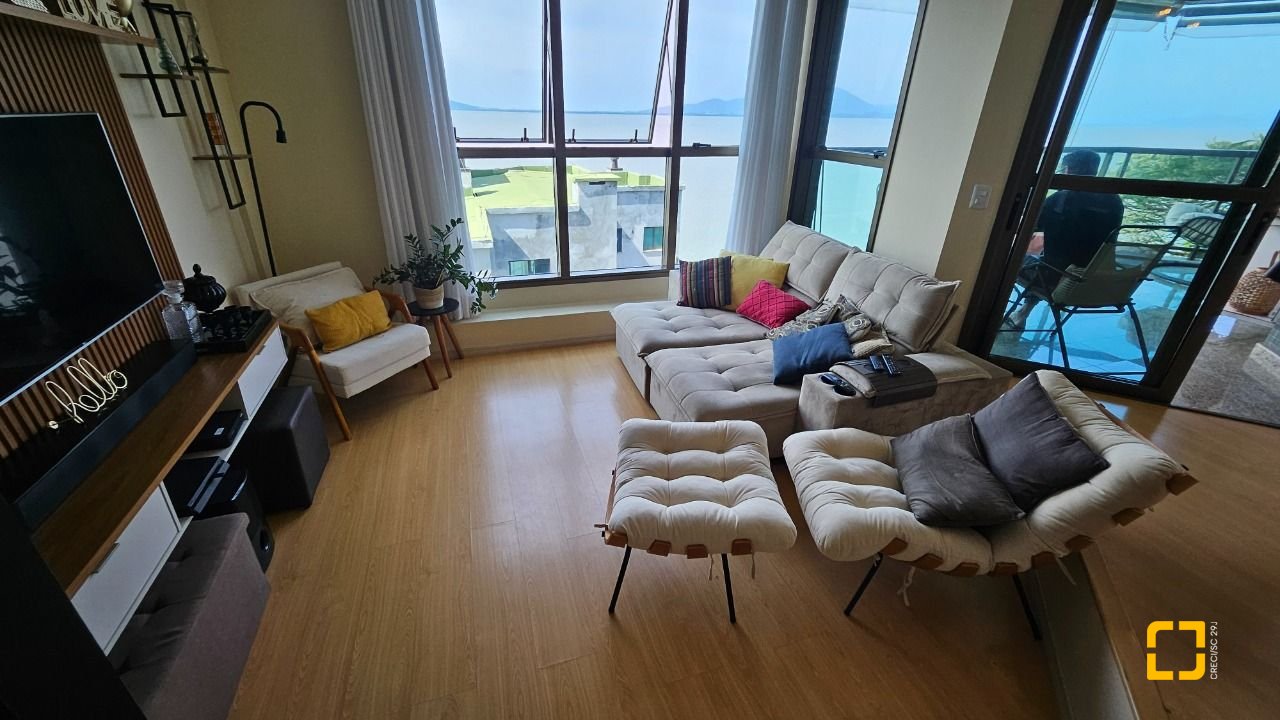 Apartamento com 130m², 4 quartos (sendo 1 suíte), 2 garagens, no bairro Coqueiros em Florianópolis