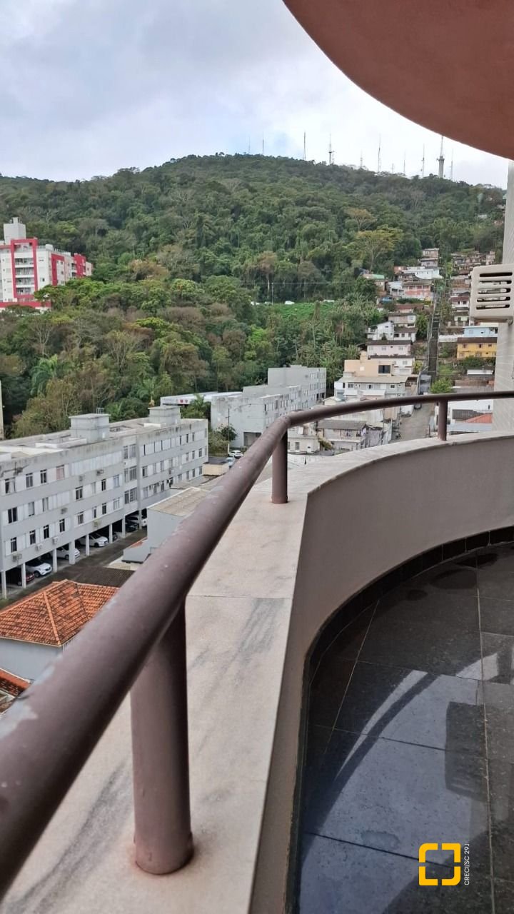 Apartamento com 109m², 4 quartos (sendo 1 suíte), 1 garagem, no bairro Centro em Florianópolis