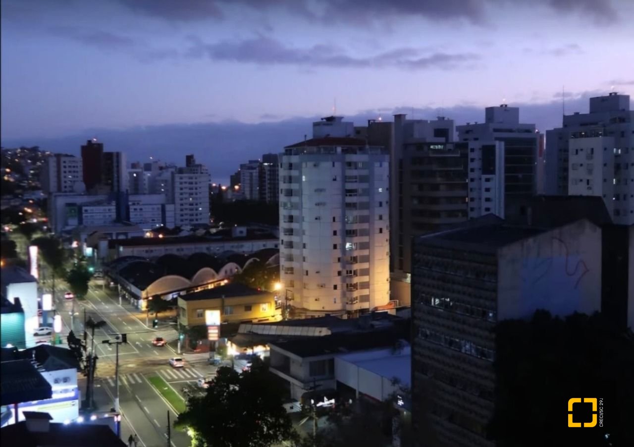 Apartamento com 109m², 4 quartos (sendo 1 suíte), 1 garagem, no bairro Centro em Florianópolis