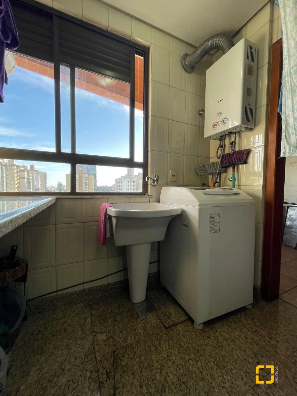 Apartamento com 109m², 4 quartos (sendo 1 suíte), 1 garagem, no bairro Centro em Florianópolis