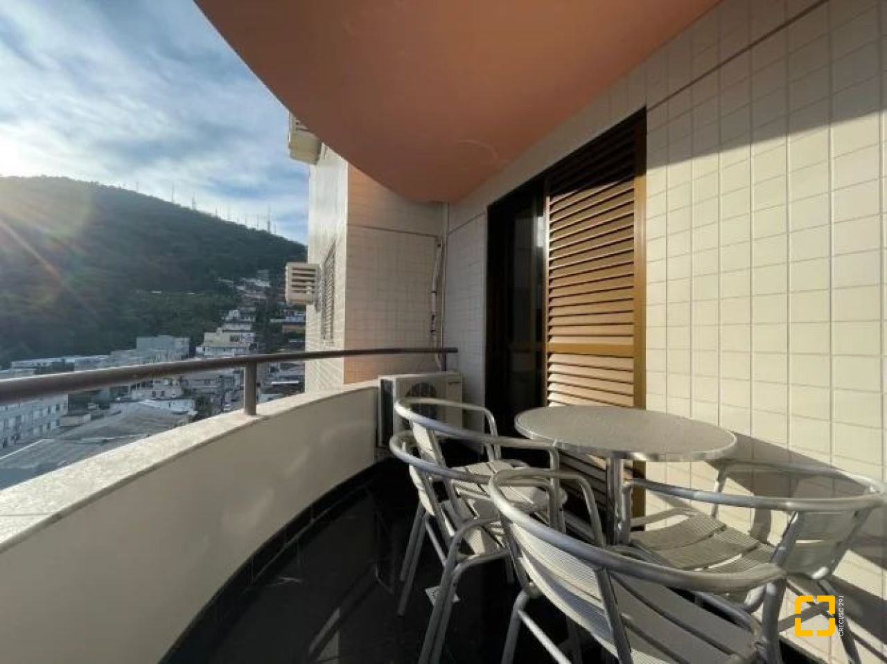 Apartamento com 109m², 4 quartos (sendo 1 suíte), 1 garagem, no bairro Centro em Florianópolis