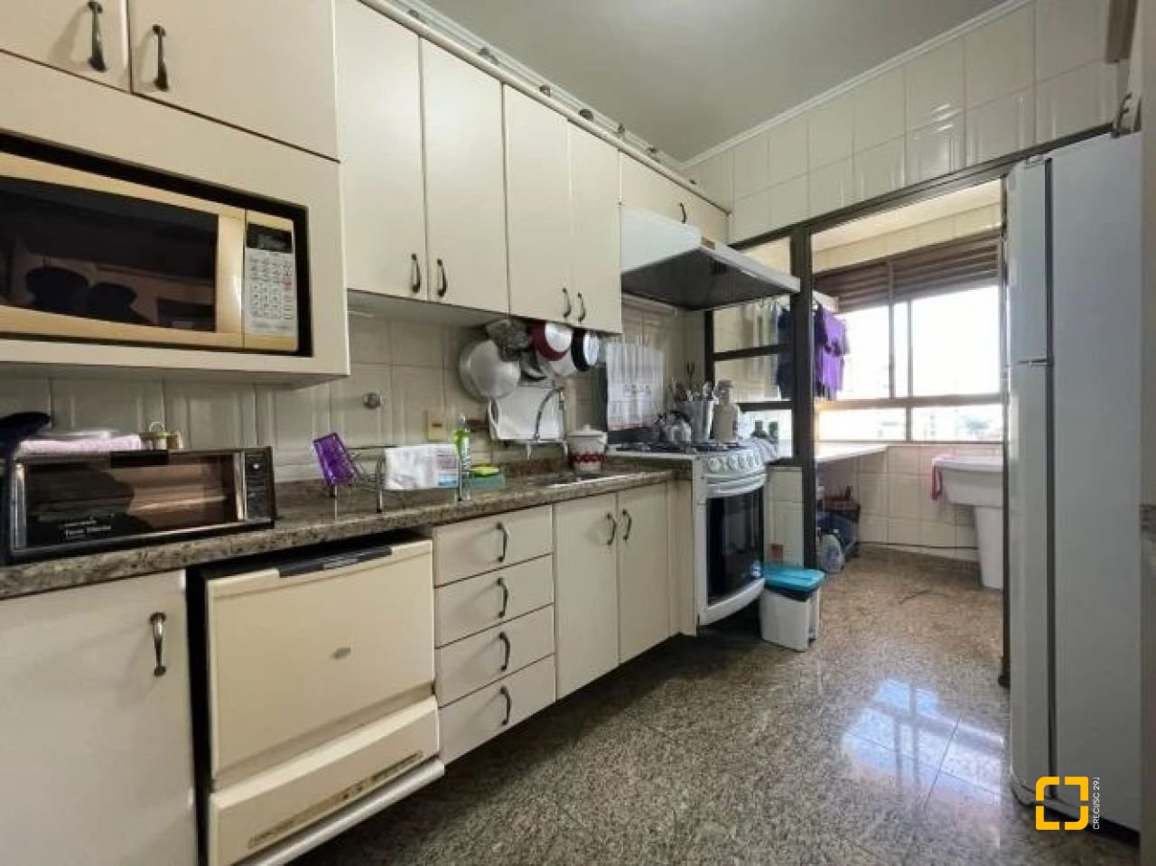 Apartamento com 109m², 4 quartos (sendo 1 suíte), 1 garagem, no bairro Centro em Florianópolis