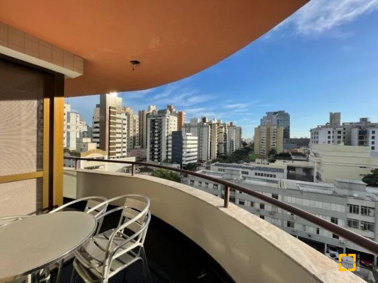 Apartamento com 109m², 4 quartos (sendo 1 suíte), 1 garagem, no bairro Centro em Florianópolis
