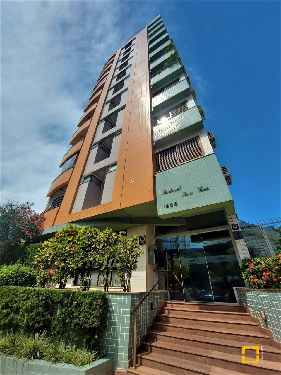Apartamento com 109m², 4 quartos (sendo 1 suíte), 1 garagem, no bairro Centro em Florianópolis