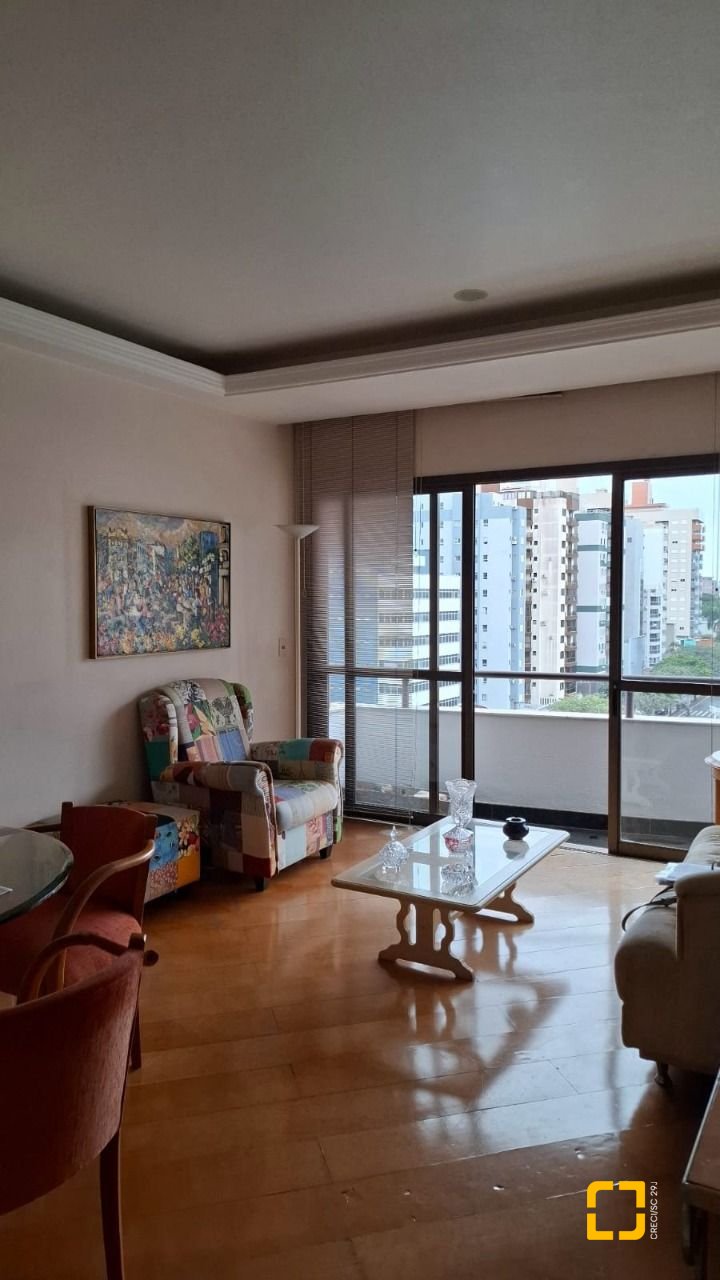 Apartamento com 109m², 4 quartos (sendo 1 suíte), 1 garagem, no bairro Centro em Florianópolis