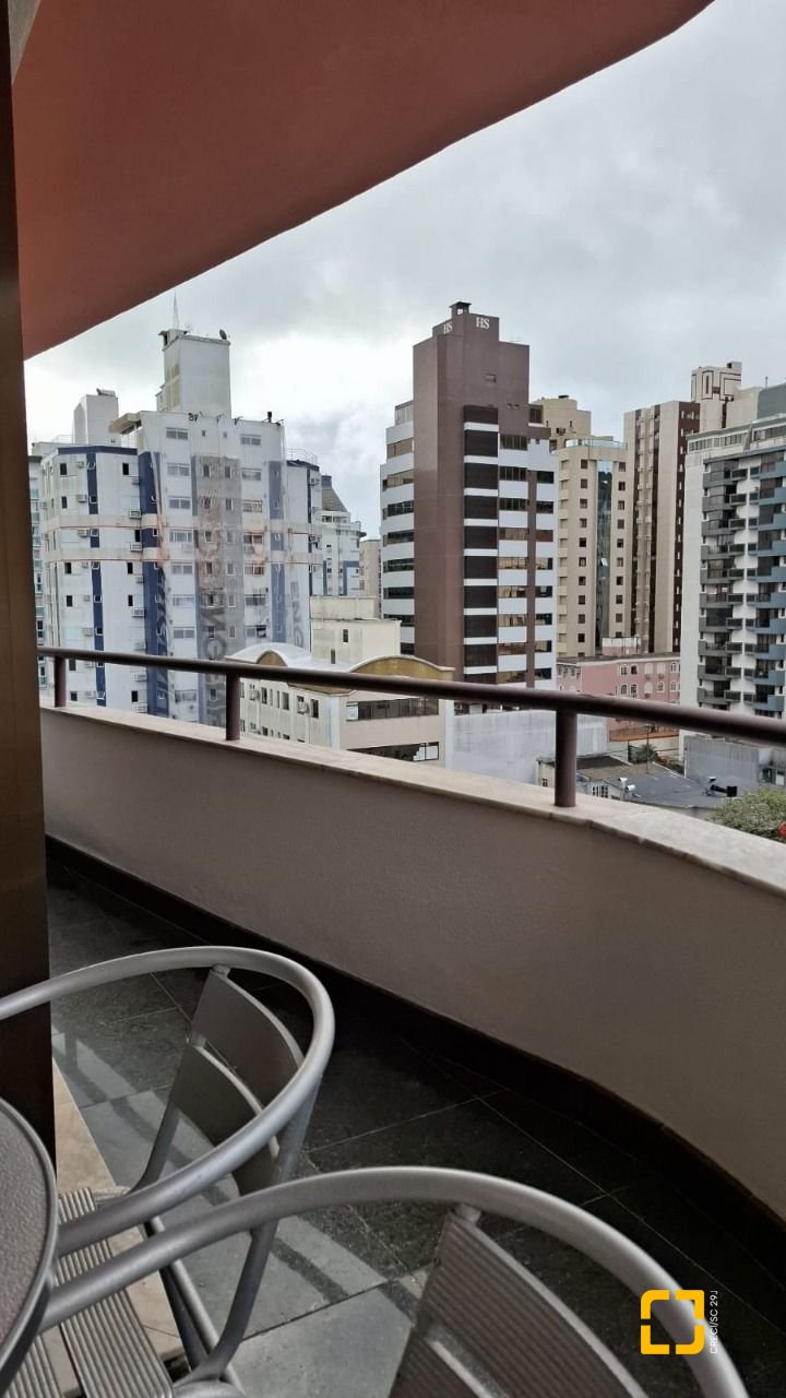 Apartamento com 109m², 4 quartos (sendo 1 suíte), 1 garagem, no bairro Centro em Florianópolis
