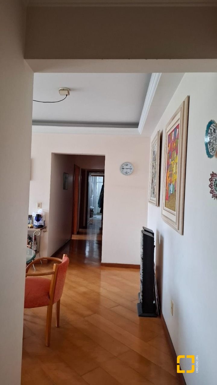 Apartamento com 109m², 4 quartos (sendo 1 suíte), 1 garagem, no bairro Centro em Florianópolis