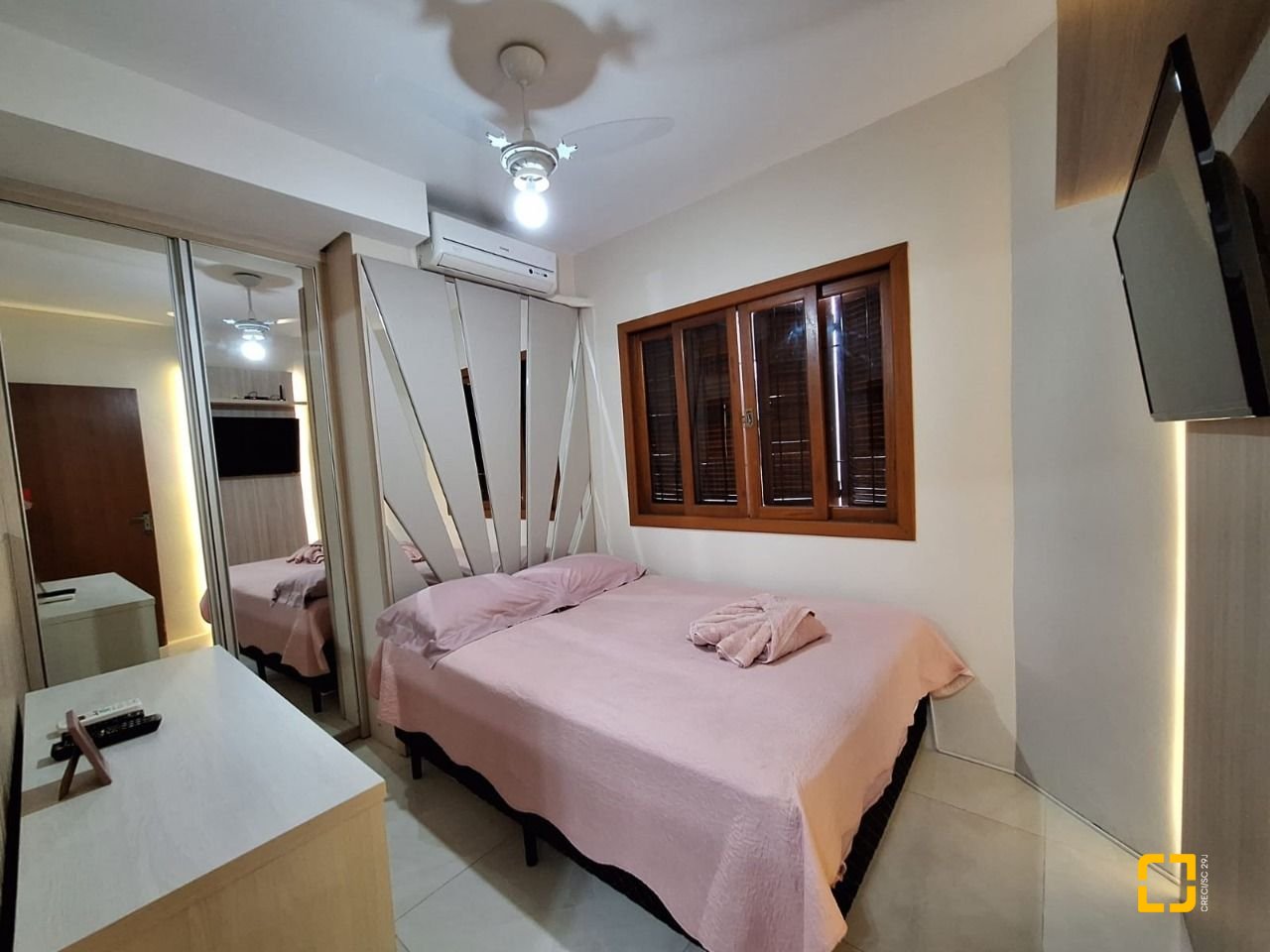 Hotel com 560m², 10 quartos (sendo 2 suítes), 8 garagens, no bairro Canasvieiras em Florianópolis