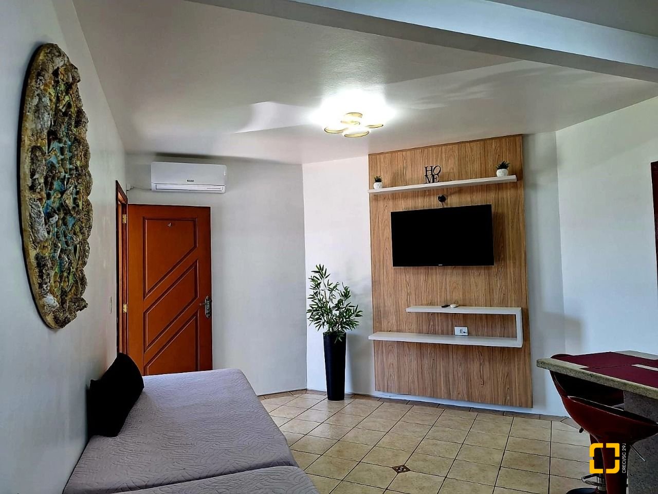 Hotel com 560m², 10 quartos (sendo 2 suítes), 8 garagens, no bairro Canasvieiras em Florianópolis
