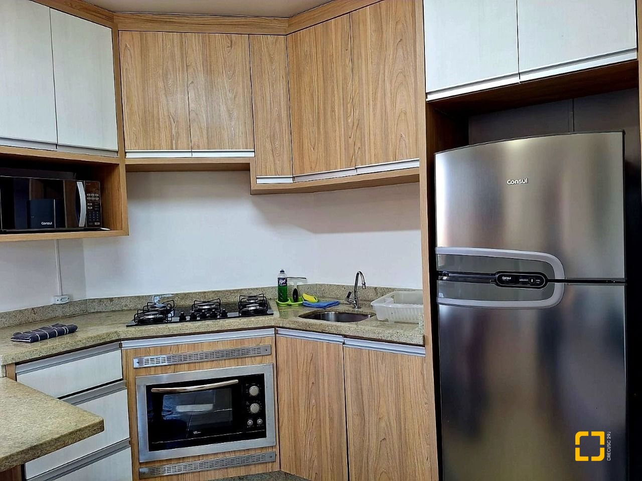 Hotel com 560m², 10 quartos (sendo 2 suítes), 8 garagens, no bairro Canasvieiras em Florianópolis
