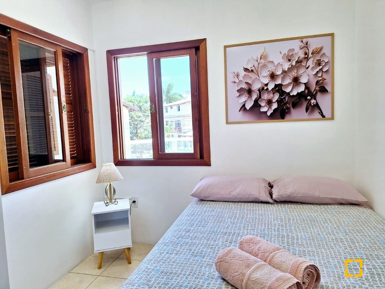 Hotel com 560m², 10 quartos (sendo 2 suítes), 8 garagens, no bairro Canasvieiras em Florianópolis