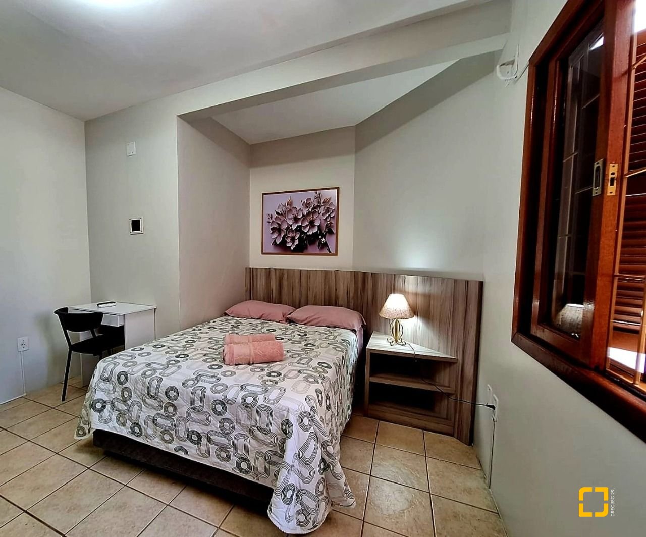 Hotel com 560m², 10 quartos (sendo 2 suítes), 8 garagens, no bairro Canasvieiras em Florianópolis