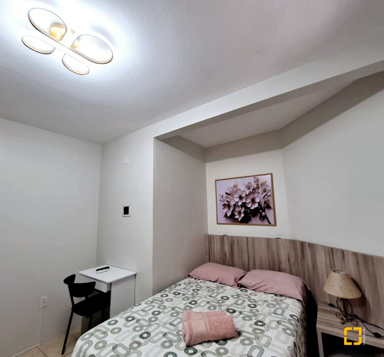 Hotel com 560m², 10 quartos (sendo 2 suítes), 8 garagens, no bairro Canasvieiras em Florianópolis