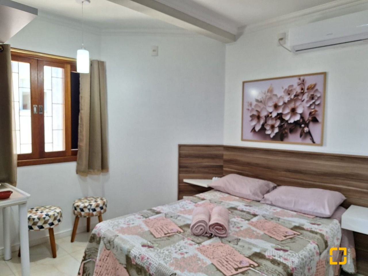 Hotel com 560m², 10 quartos (sendo 2 suítes), 8 garagens, no bairro Canasvieiras em Florianópolis