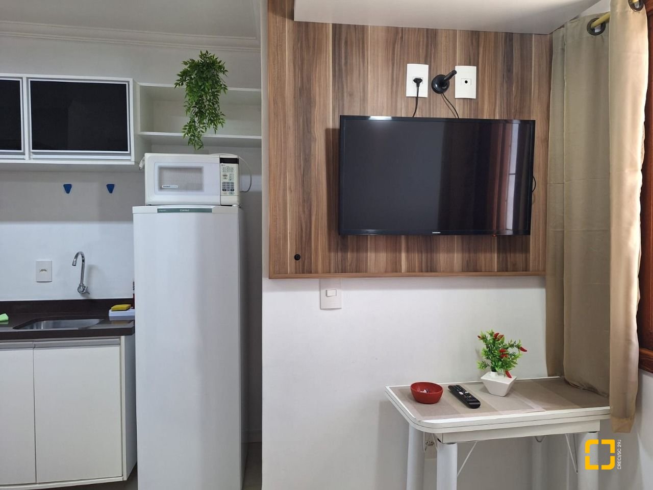Hotel com 560m², 10 quartos (sendo 2 suítes), 8 garagens, no bairro Canasvieiras em Florianópolis