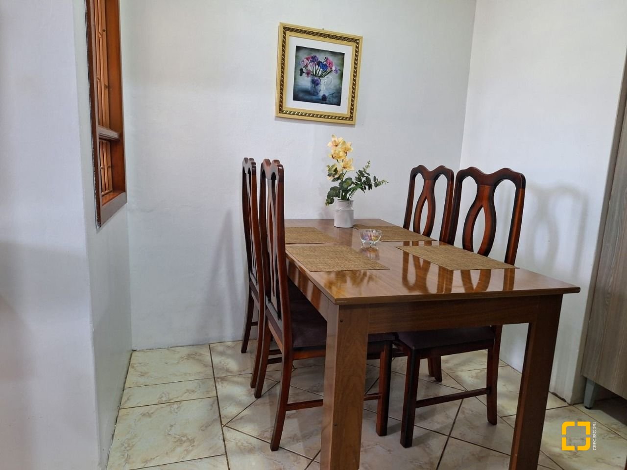 Hotel com 560m², 10 quartos (sendo 2 suítes), 8 garagens, no bairro Canasvieiras em Florianópolis