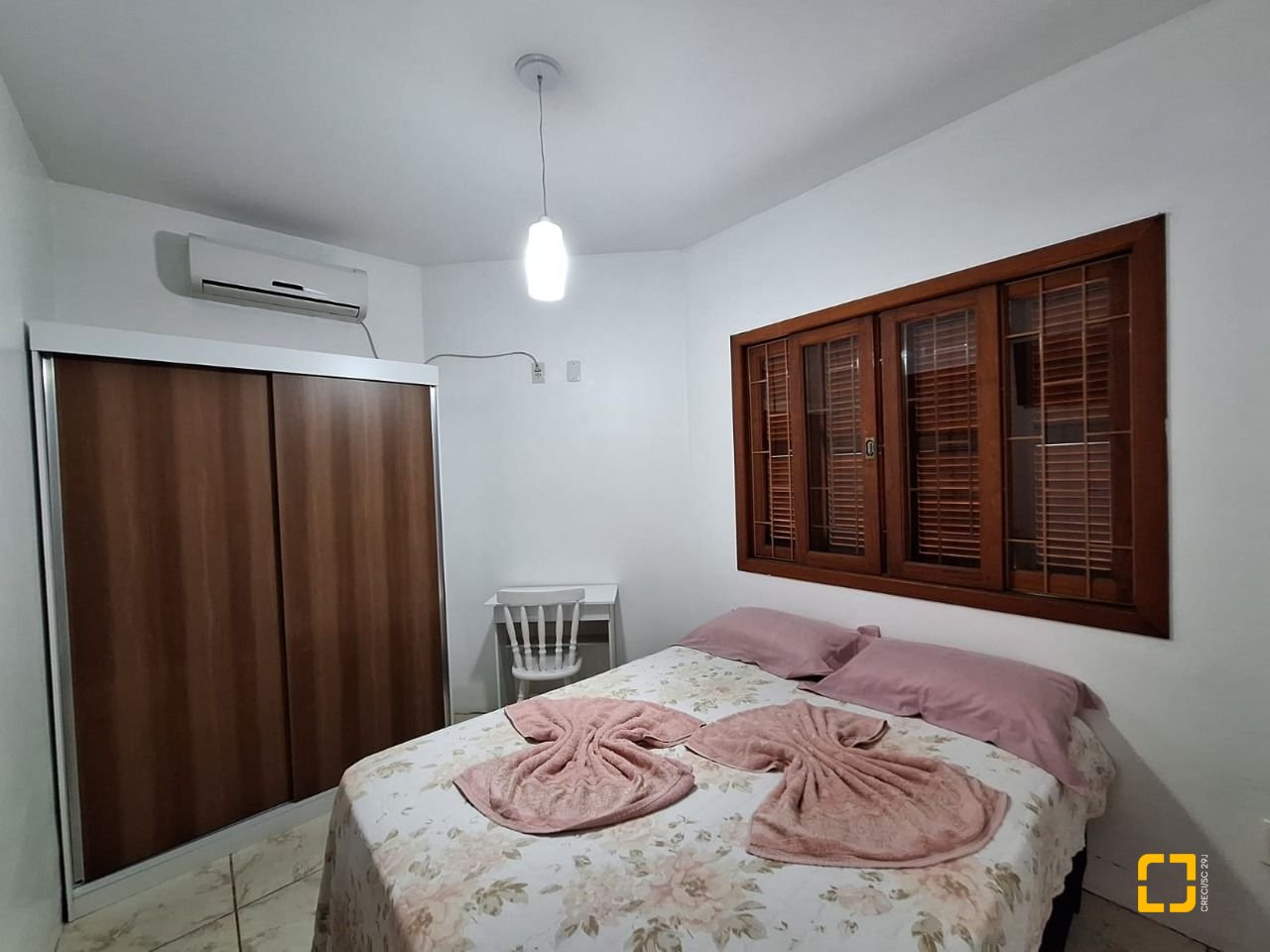 Hotel com 560m², 10 quartos (sendo 2 suítes), 8 garagens, no bairro Canasvieiras em Florianópolis
