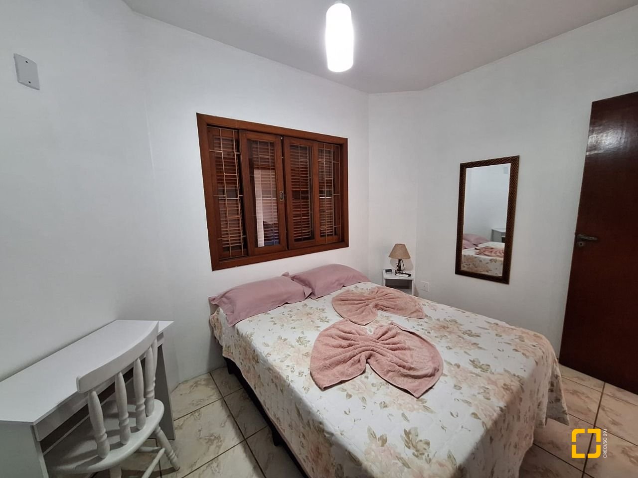 Hotel com 560m², 10 quartos (sendo 2 suítes), 8 garagens, no bairro Canasvieiras em Florianópolis