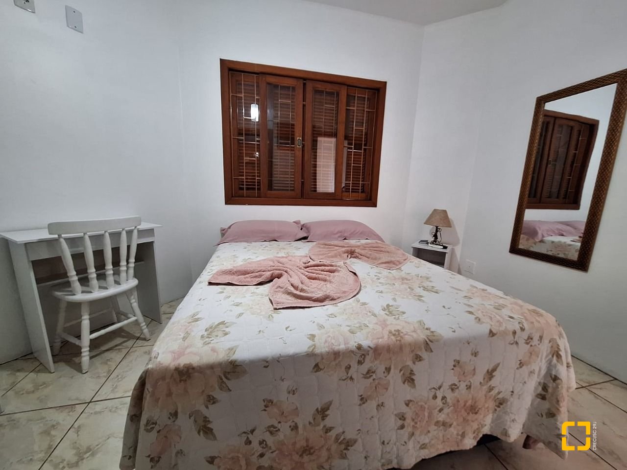 Hotel com 560m², 10 quartos (sendo 2 suítes), 8 garagens, no bairro Canasvieiras em Florianópolis