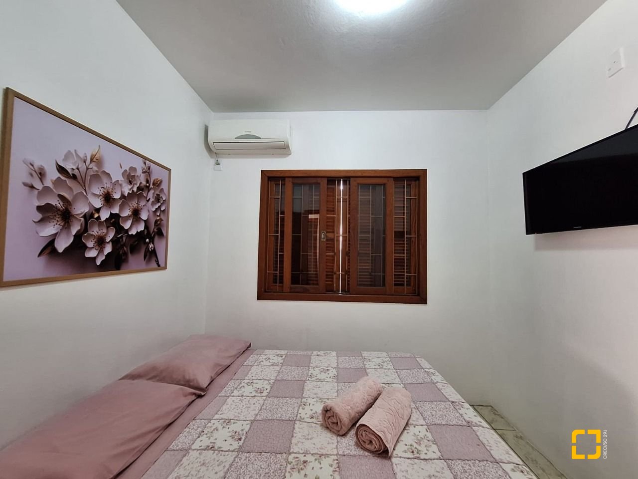 Hotel com 560m², 10 quartos (sendo 2 suítes), 8 garagens, no bairro Canasvieiras em Florianópolis