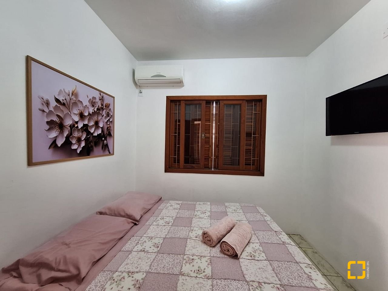 Hotel com 560m², 10 quartos (sendo 2 suítes), 8 garagens, no bairro Canasvieiras em Florianópolis