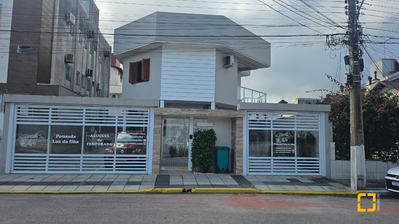 Hotel com 560m², 10 quartos (sendo 2 suítes), 8 garagens, no bairro Canasvieiras em Florianópolis