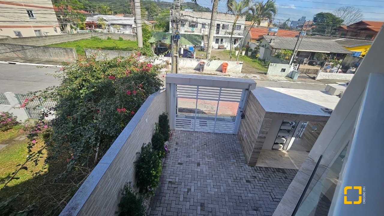 Hotel com 560m², 10 quartos (sendo 2 suítes), 8 garagens, no bairro Canasvieiras em Florianópolis