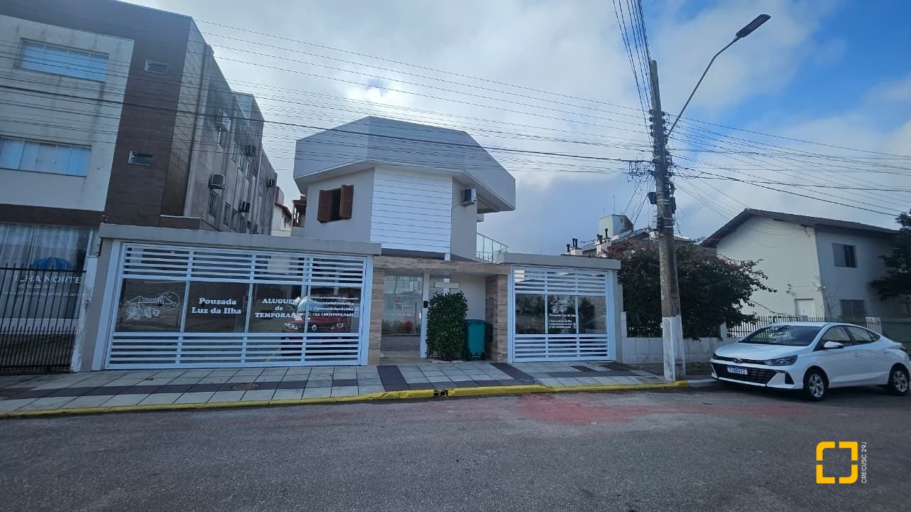 Hotel com 560m², 10 quartos (sendo 2 suítes), 8 garagens, no bairro Canasvieiras em Florianópolis