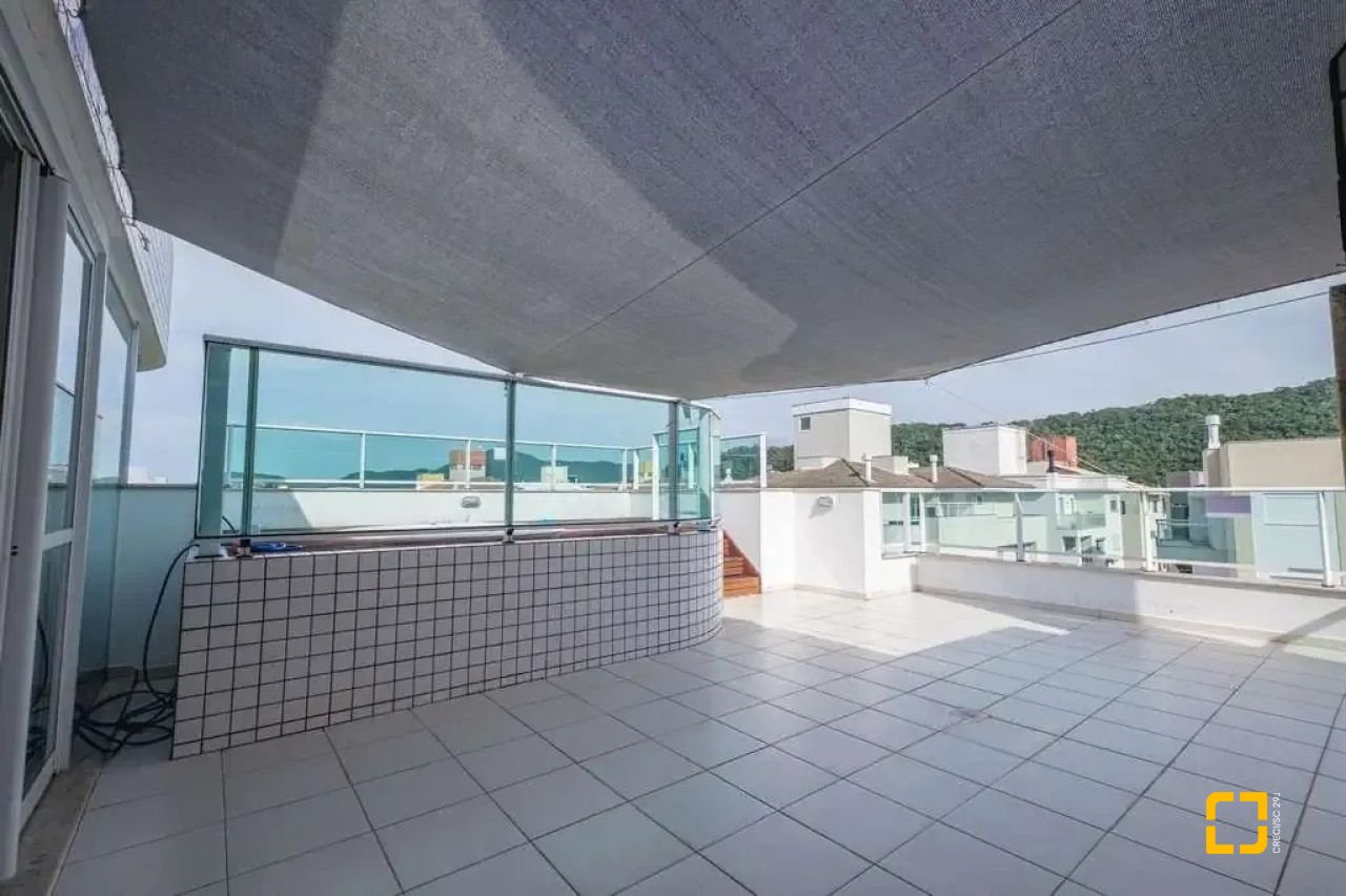 Cobertura com 132m², 3 quartos (sendo 1 suíte), 2 garagens, no bairro Ingleses em Florianópolis
