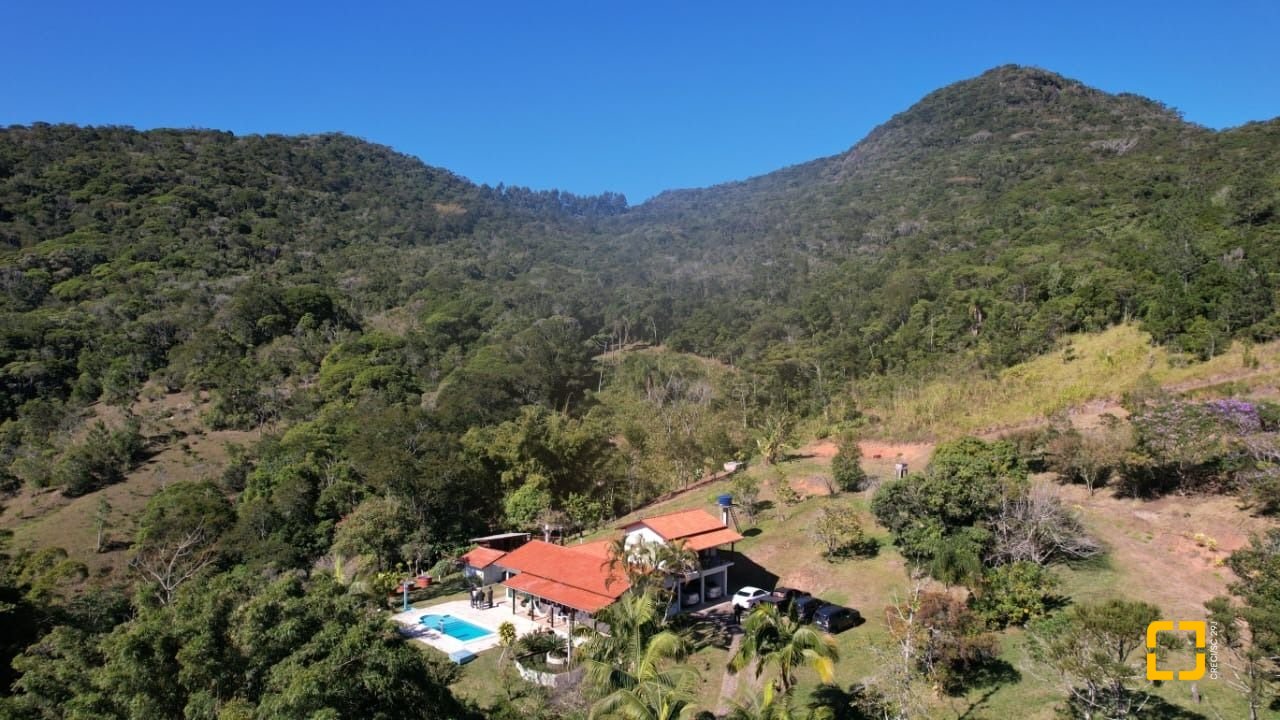 Sítio com 250m², 5 quartos (sendo 1 suíte), 4 garagens, no bairro Cova Triste em Garopaba