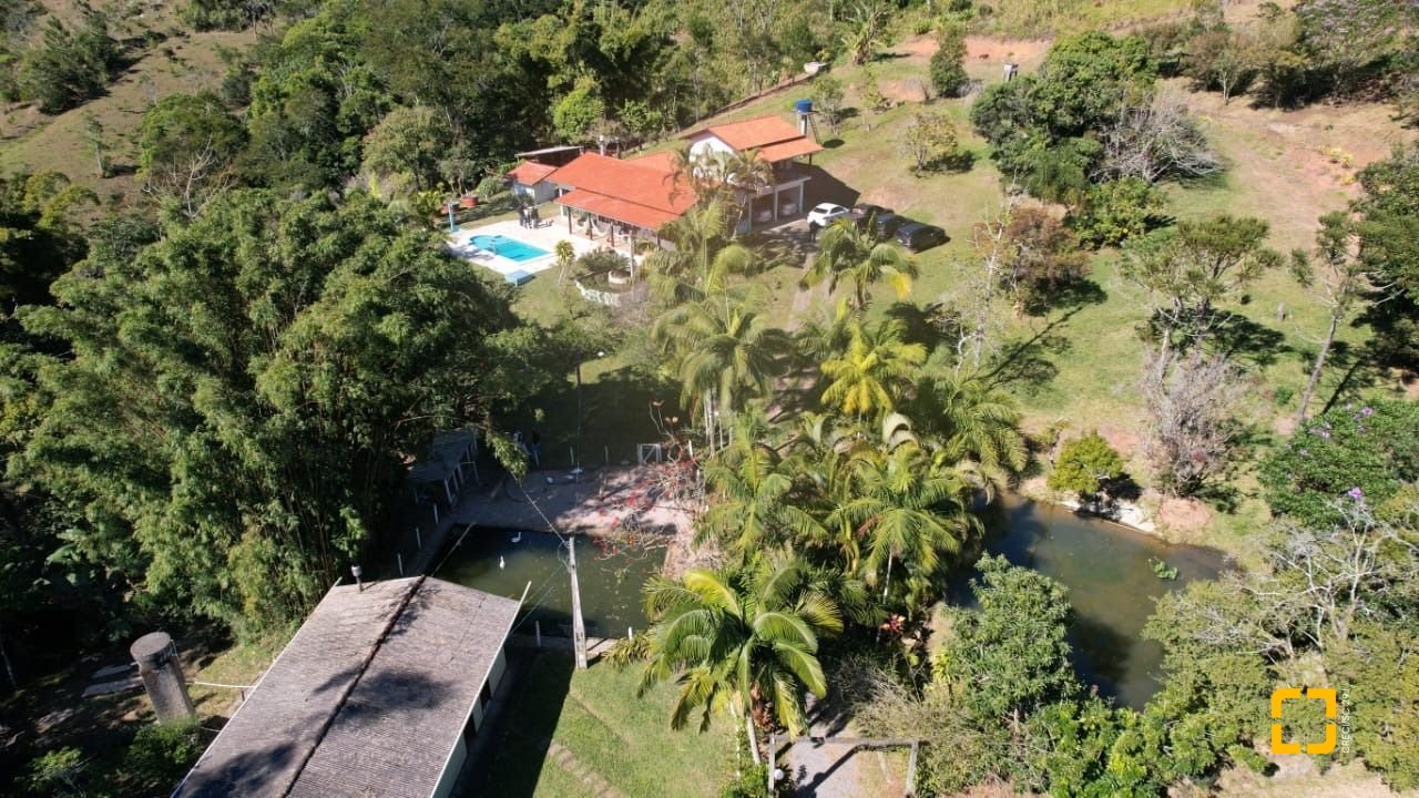 Sítio com 250m², 5 quartos (sendo 1 suíte), 4 garagens, no bairro Cova Triste em Garopaba