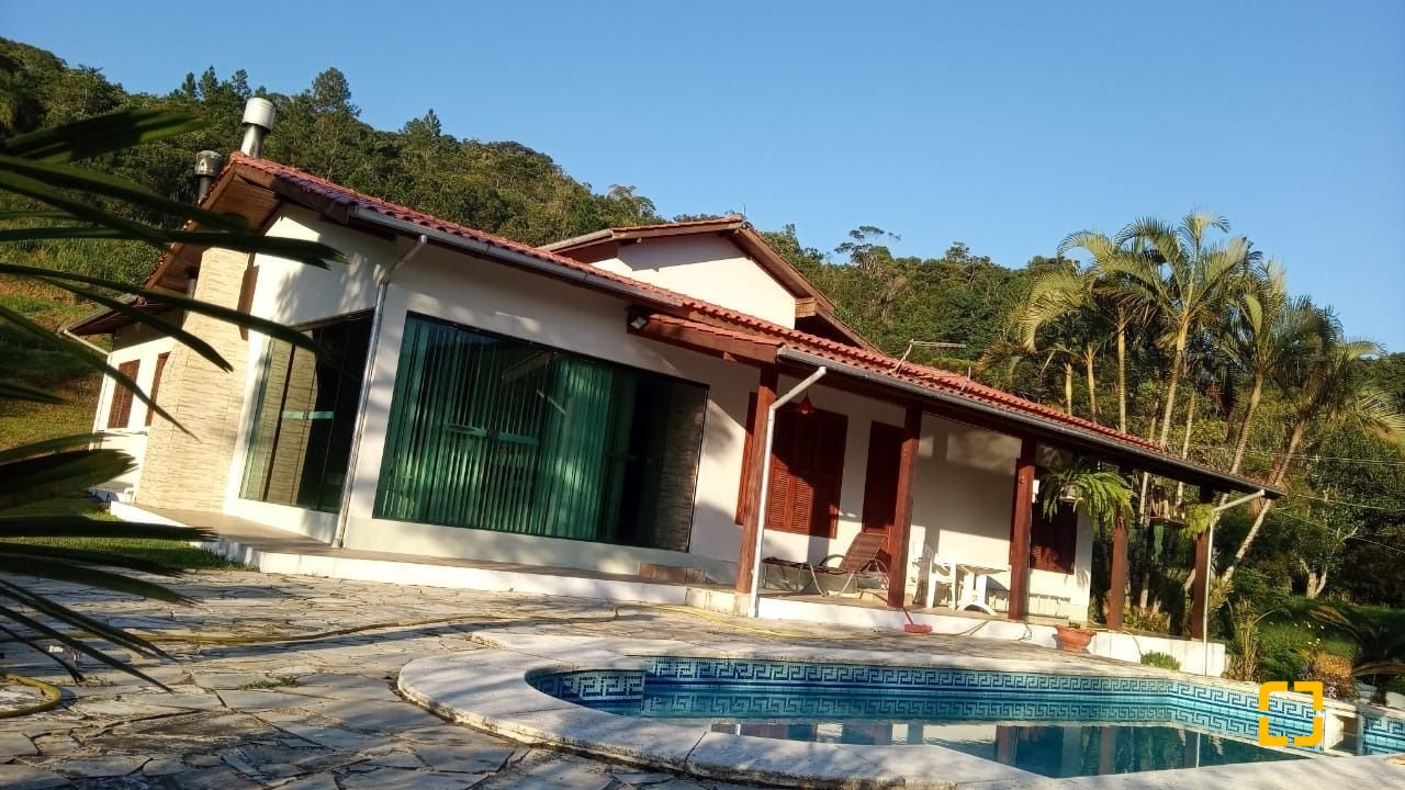 Sítio com 250m², 5 quartos (sendo 1 suíte), 4 garagens, no bairro Cova Triste em Garopaba