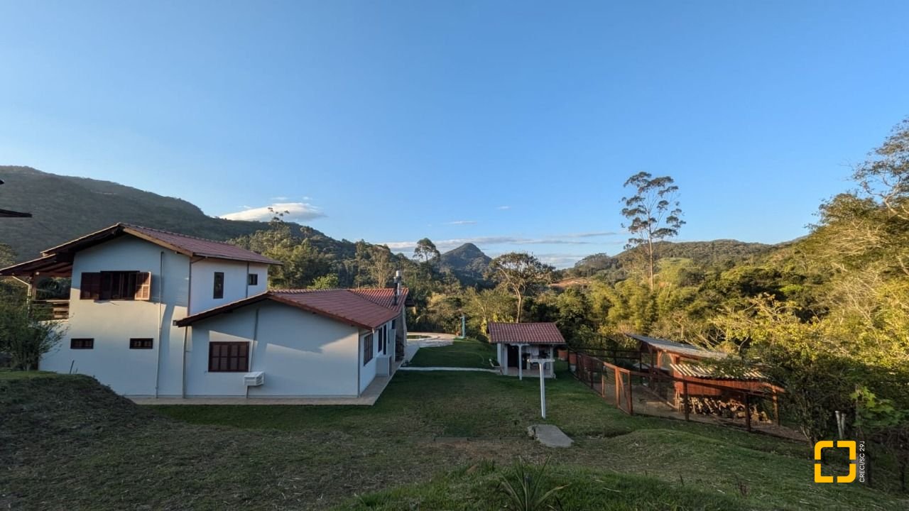 Sítio com 250m², 5 quartos (sendo 1 suíte), 4 garagens, no bairro Cova Triste em Garopaba