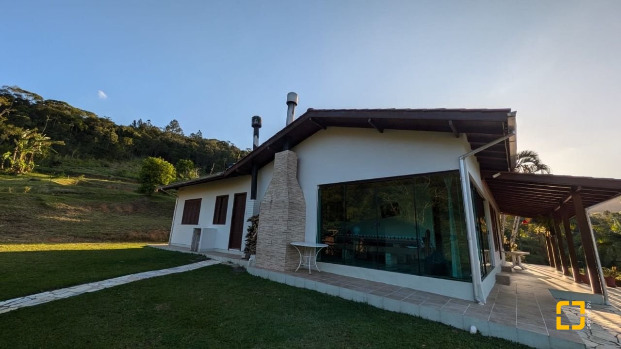 Sítio com 250m², 5 quartos (sendo 1 suíte), 4 garagens, no bairro Cova Triste em Garopaba