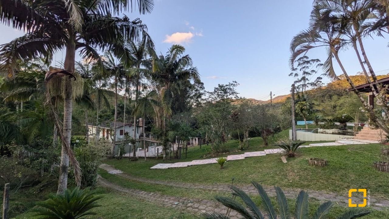Sítio com 250m², 5 quartos (sendo 1 suíte), 4 garagens, no bairro Cova Triste em Garopaba